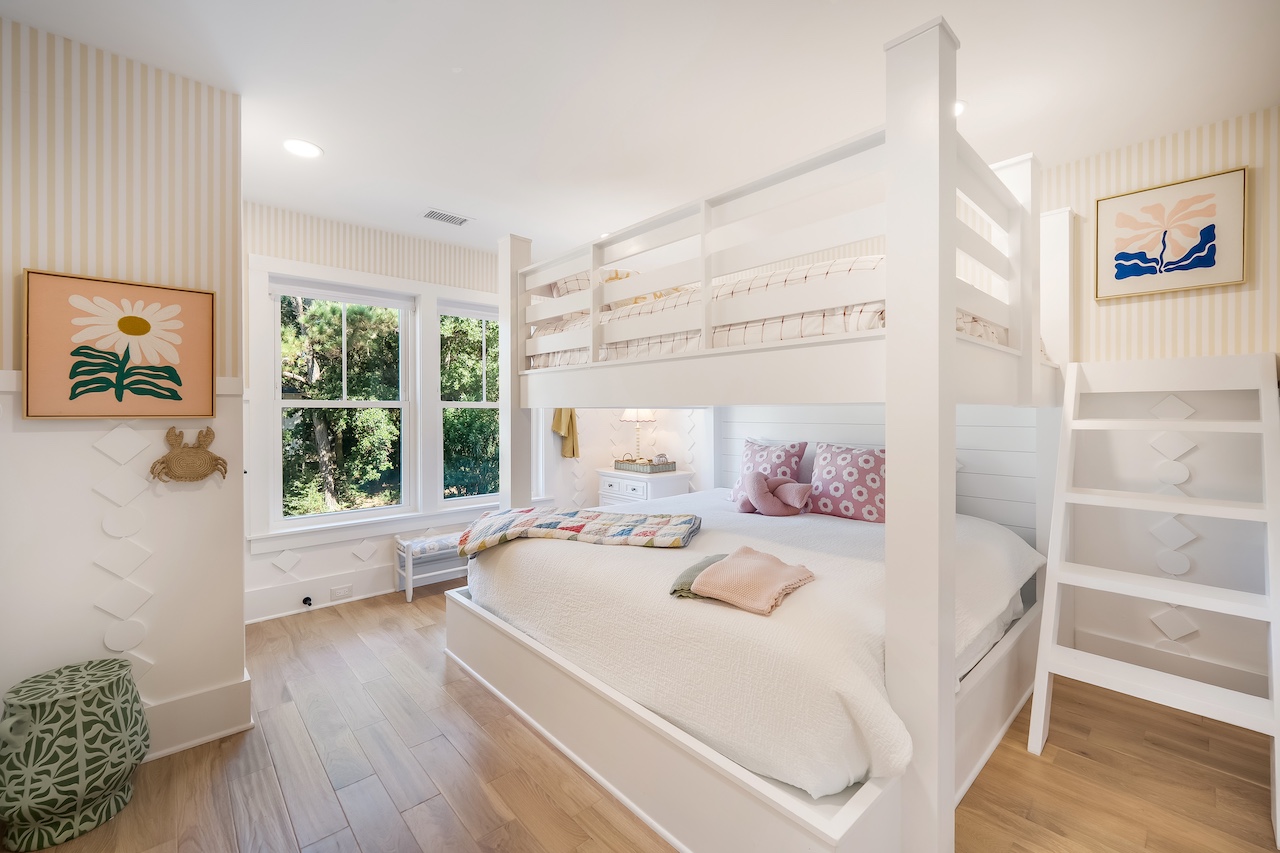 Bunk Room with Queen over King | 19 Sand Crab | IOP Escapes
