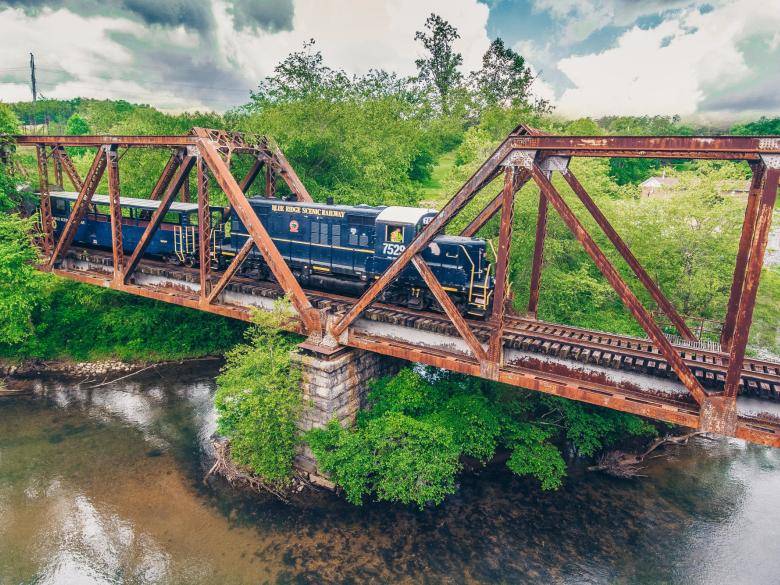 🚂All aboard the Blue Ridge Scenic Railway &mdash; a scenic ride through mountain valleys, riverside views, and charming small towns just minutes from the cabin.