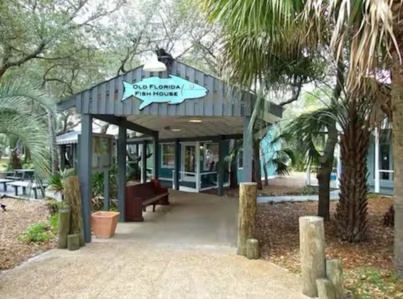 Old Florida Fishhouse is a 5 - 10 minute walk from The Copper Fin