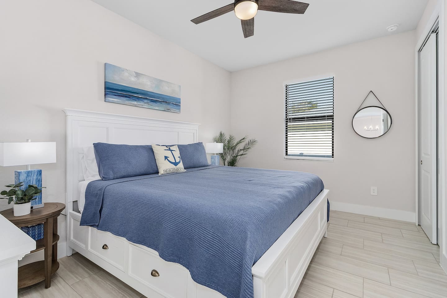 3rd Guest bedroom (King-size) with Smart TV 