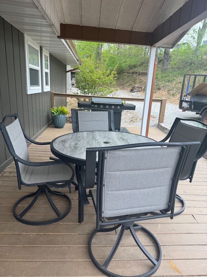 Front Porch Breakfast area