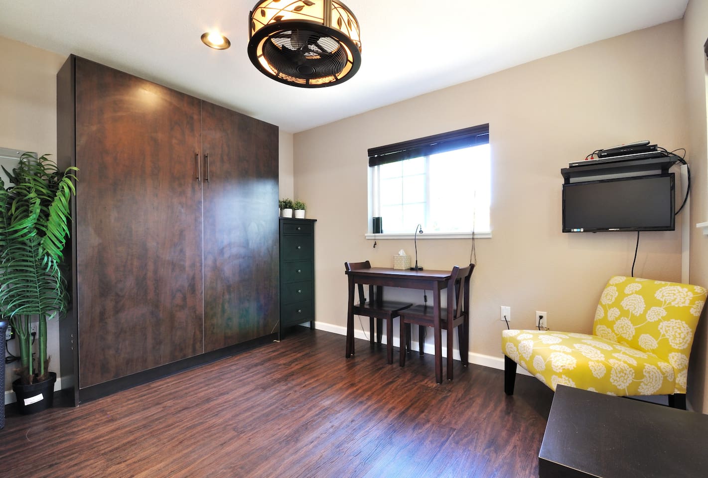 Sunny bedroom w/ plush bed & garden views for slow mornings