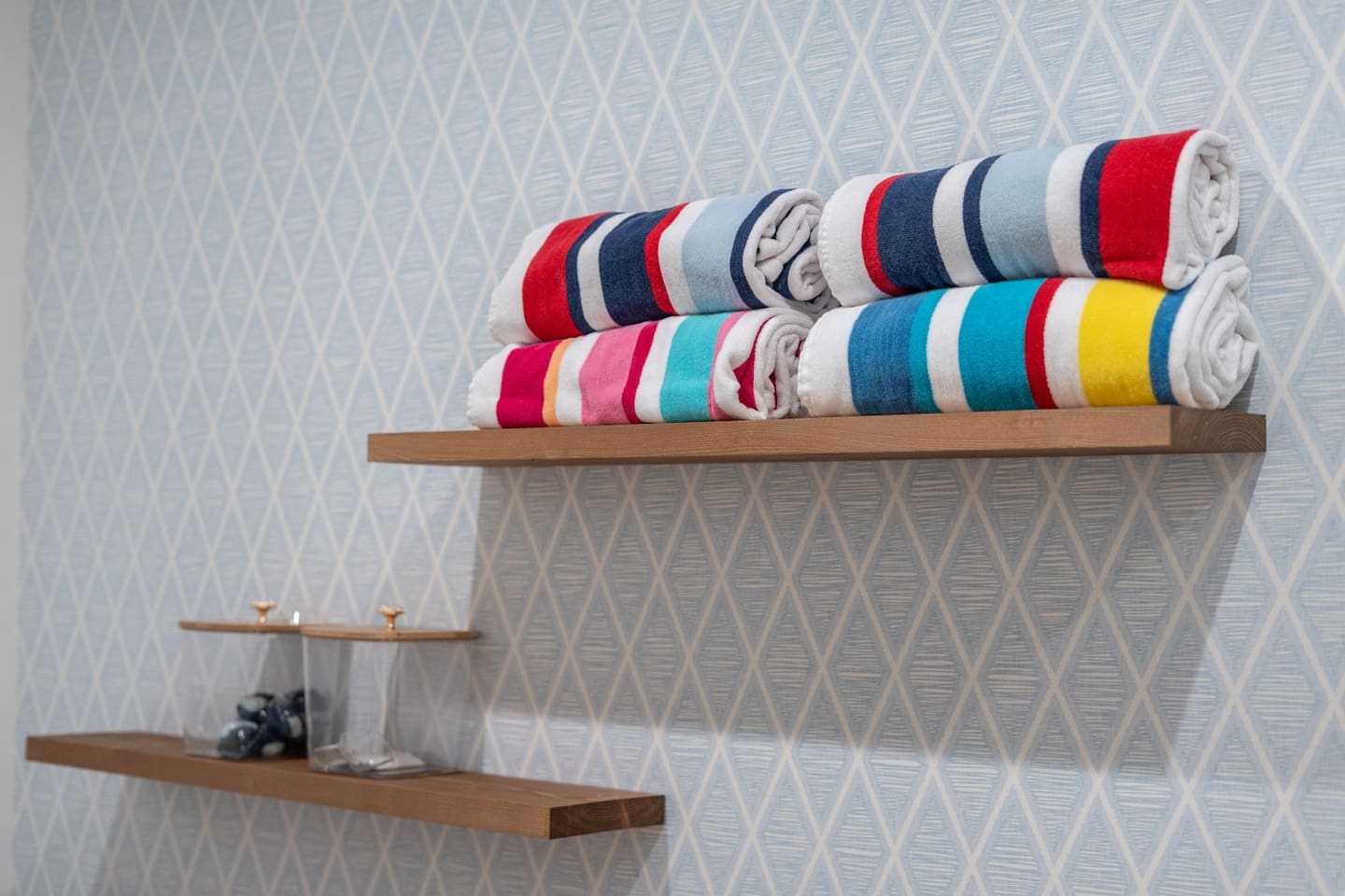 Fresh pool & bath towels – Bright, colorful towels neatly stocked and ready for your stay.