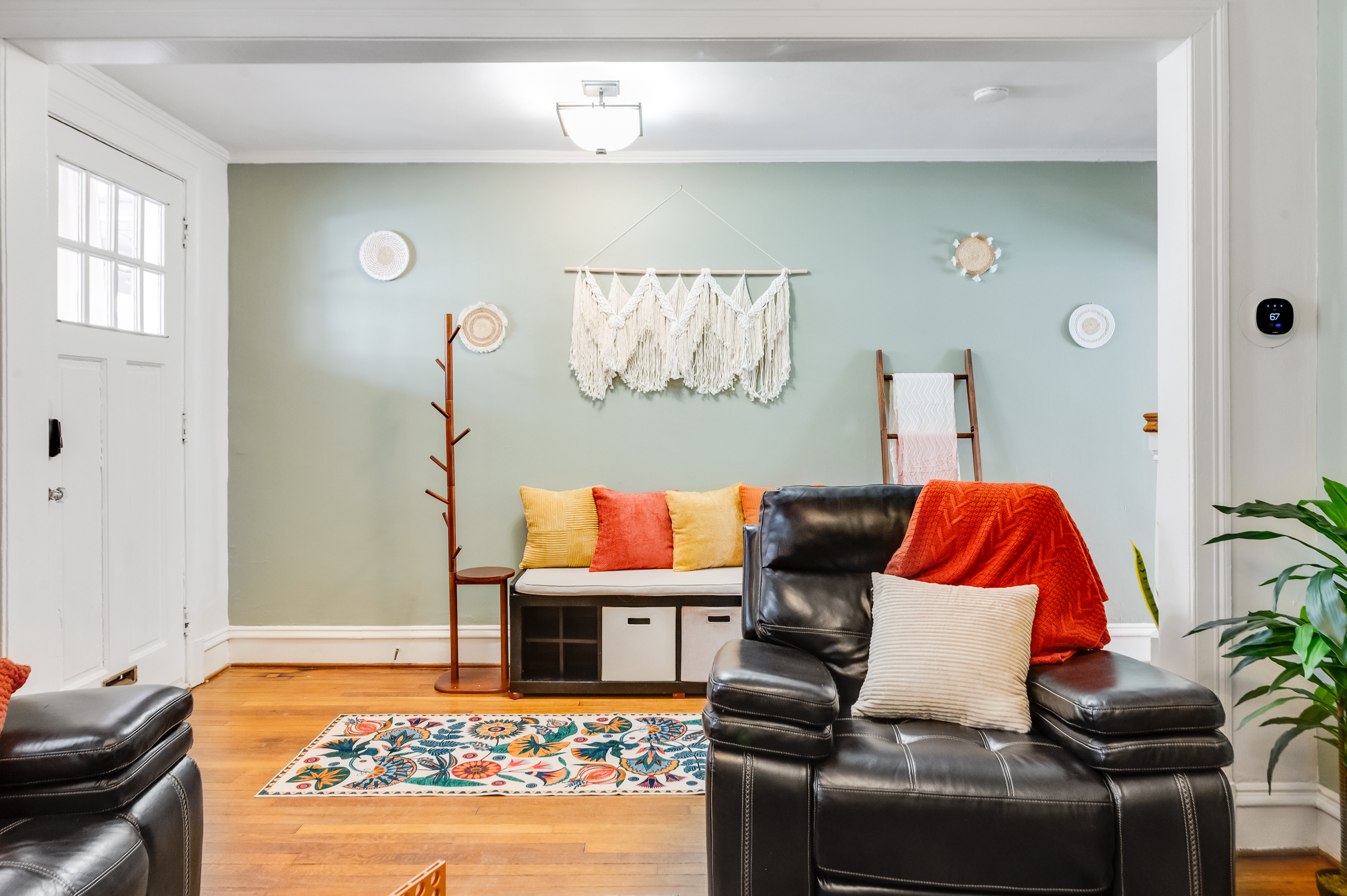 Living Room: Enjoy vibrant decor and comfy seating, perfect for relaxation or socializing!