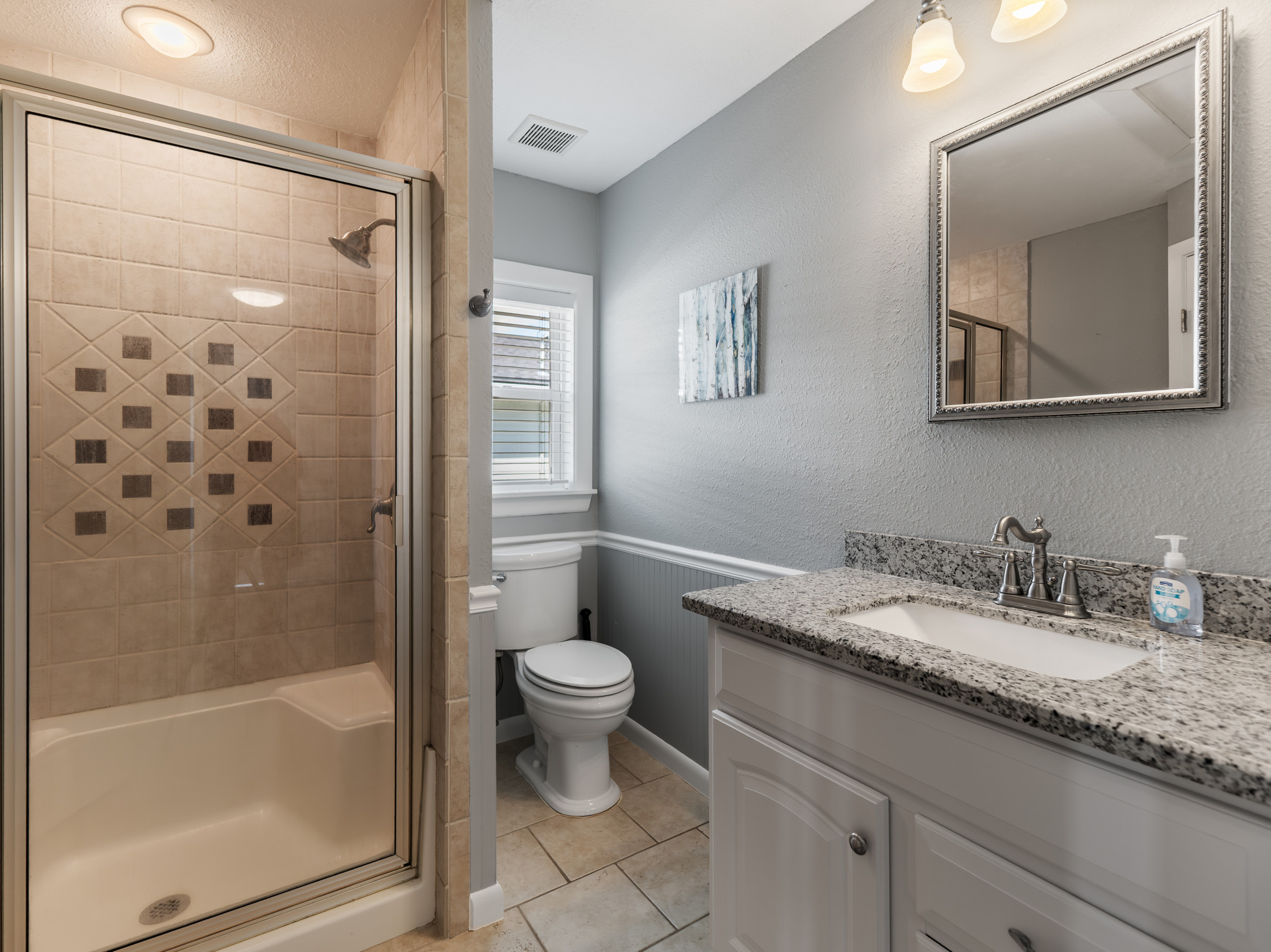 Main Restroom (upstairs)