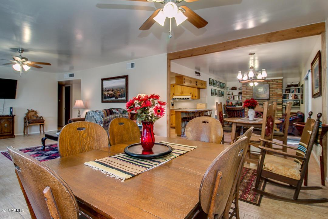 Formal dining room for 6 guests right off the living room.