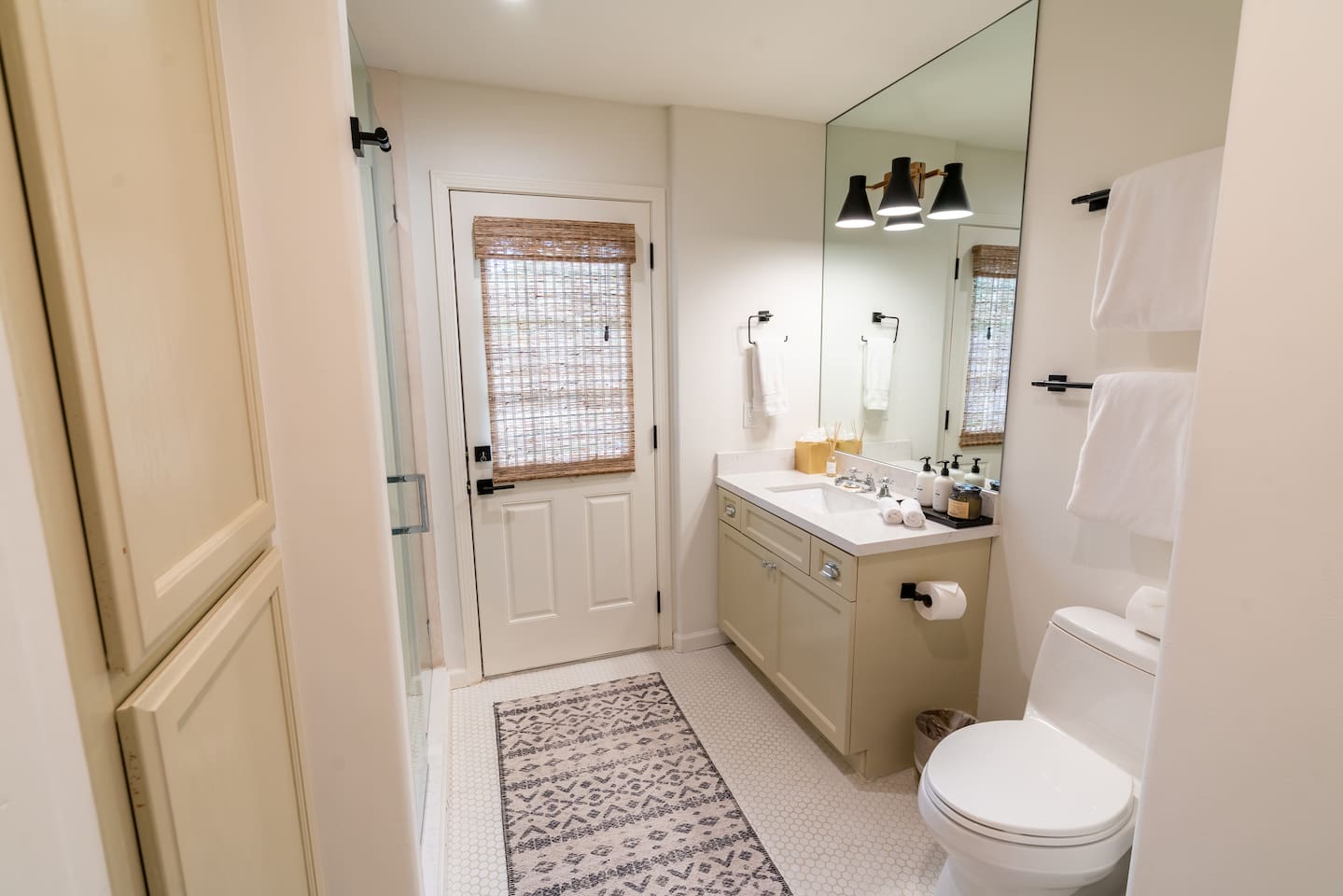 Bathroom 4 downstairs with shower