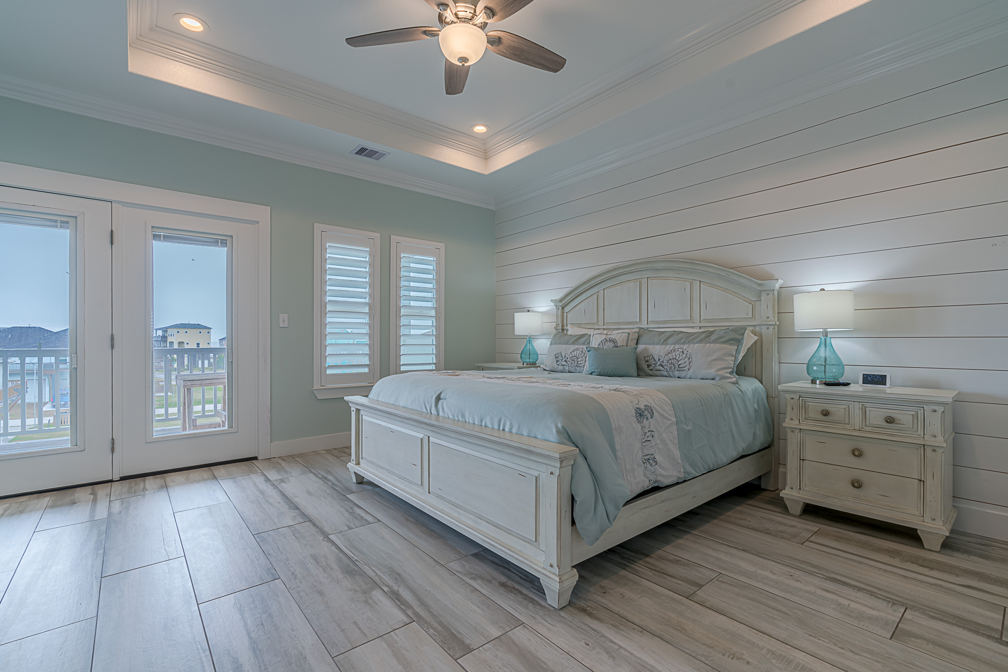 Master king bedroom with private en-suite.