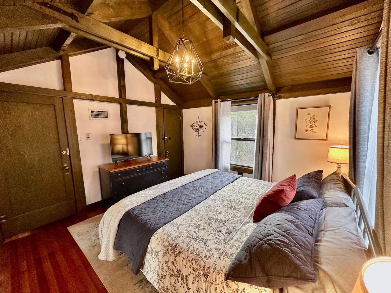 Master bedroom with king size bed and 40" tv.