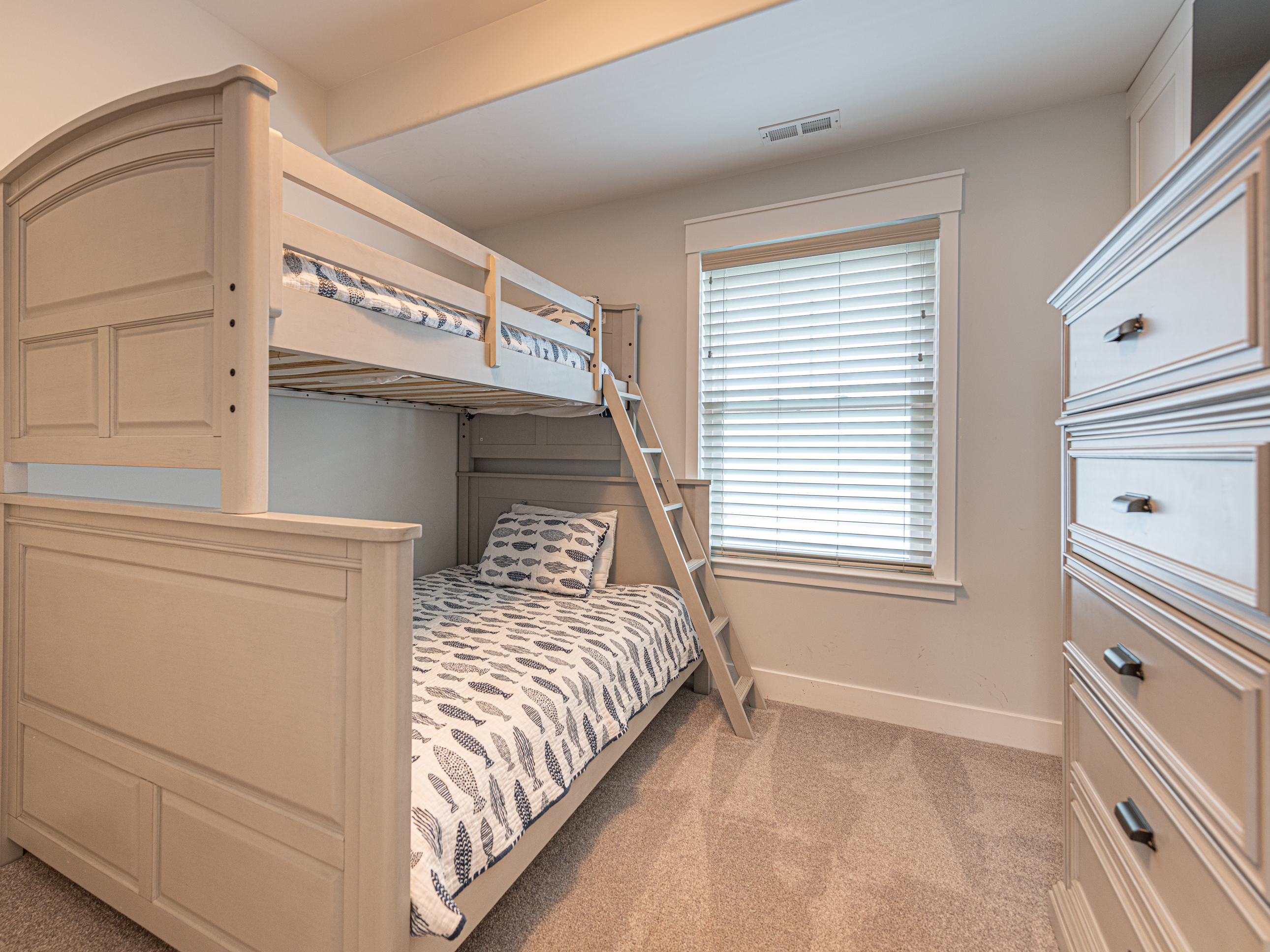 Bunk room twin/Full (sleeps 3)