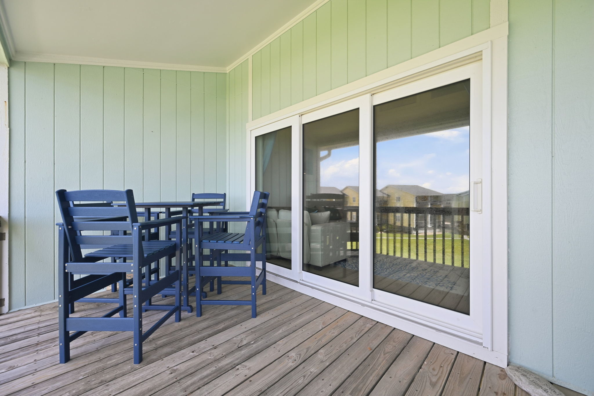 Morning coffee, sunset dinners, and everything in between—this balcony is the perfect spot to dine al fresco and enjoy the coastal air.