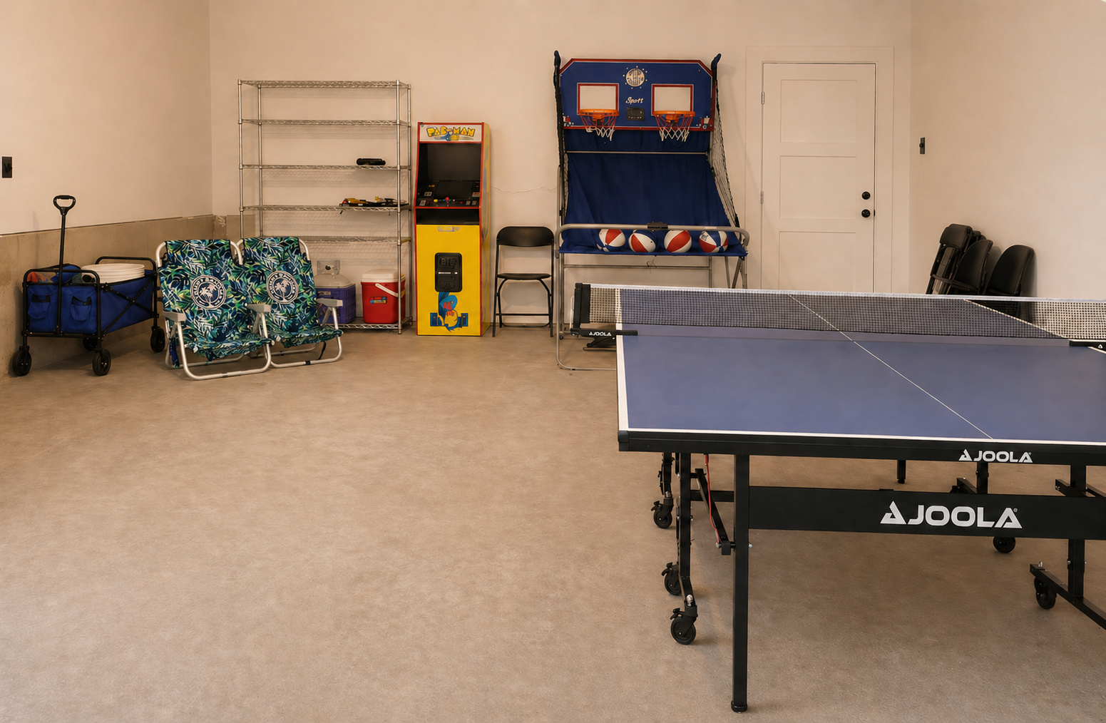 Game-filled garage with ping pong, Pac-Man, and beach gear to make your stay easy and memorable. Play, compete, and relax.