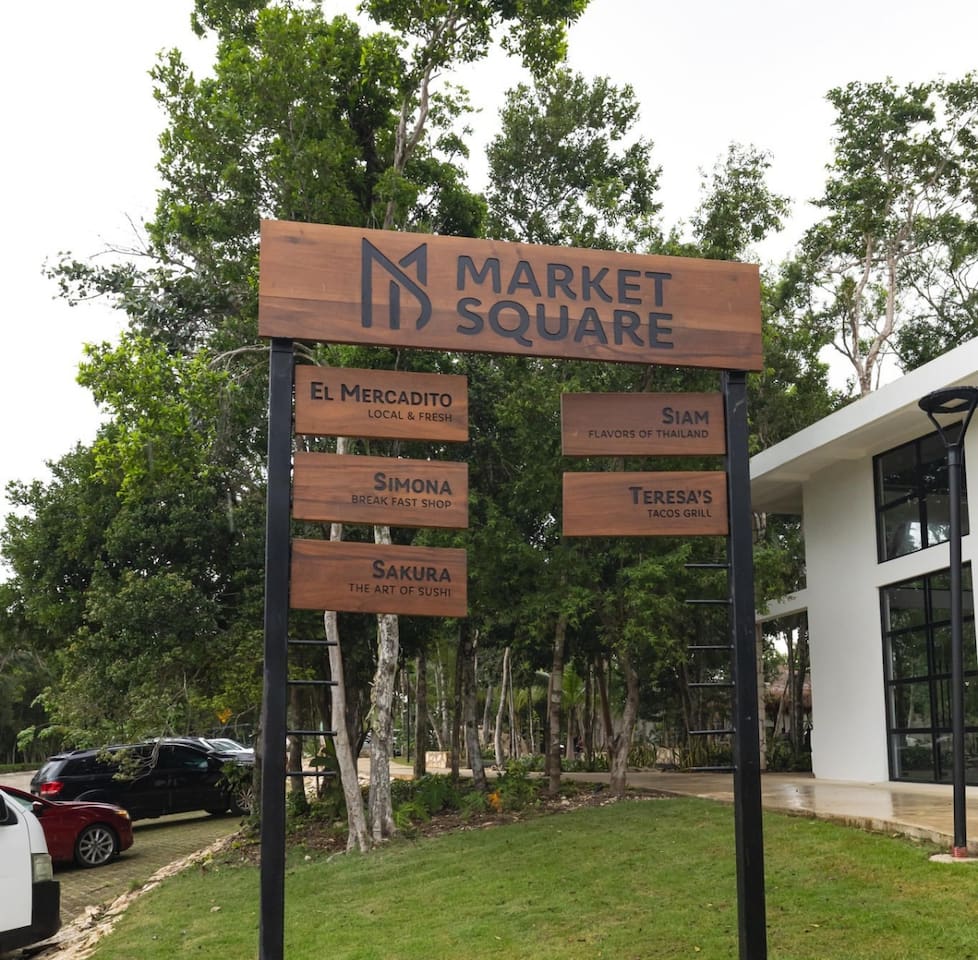 Market square- Grocery store and restaurants 