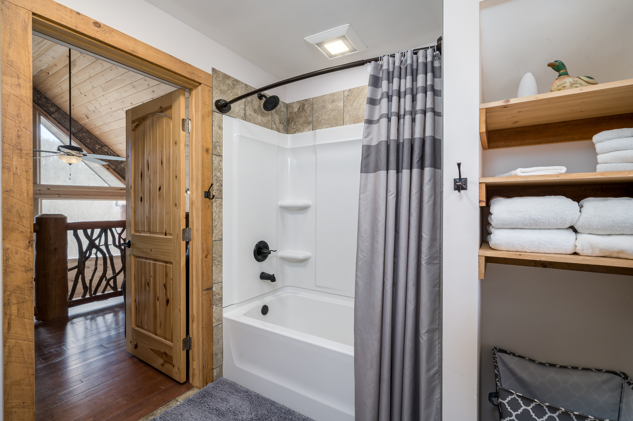 Upper level full bathroom.