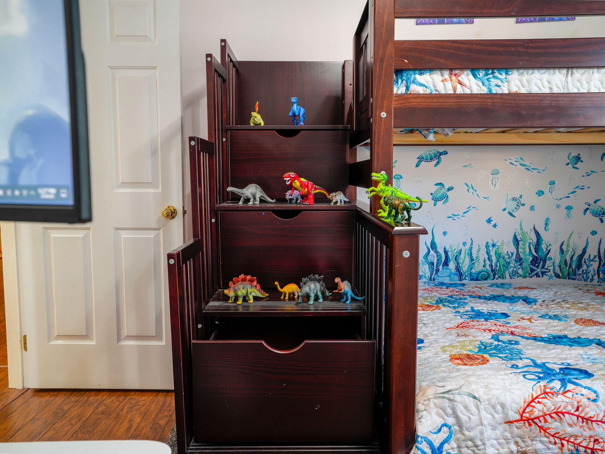 Bunk Bed, Drawers with Toys