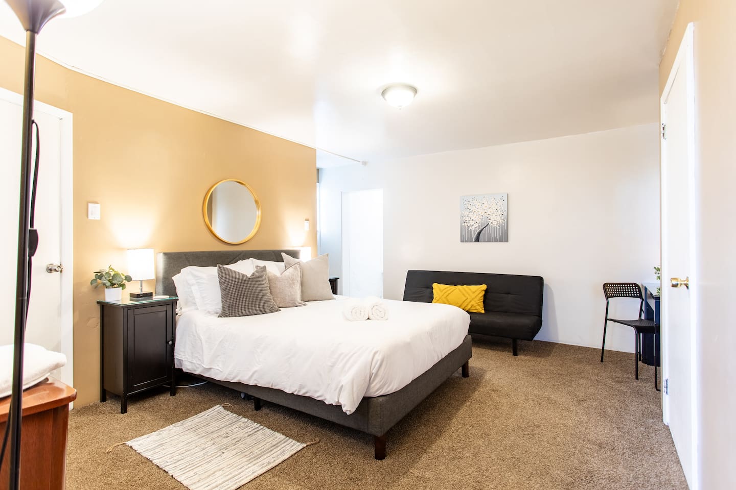 We use high-end linens, provide all of the amenities you will need for a short stay, and make it our mission to be sure you feel welcome from the moment you arrive.