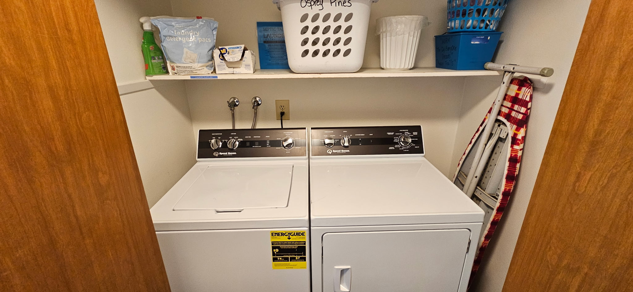 laundry room between entry way and queen bedroom