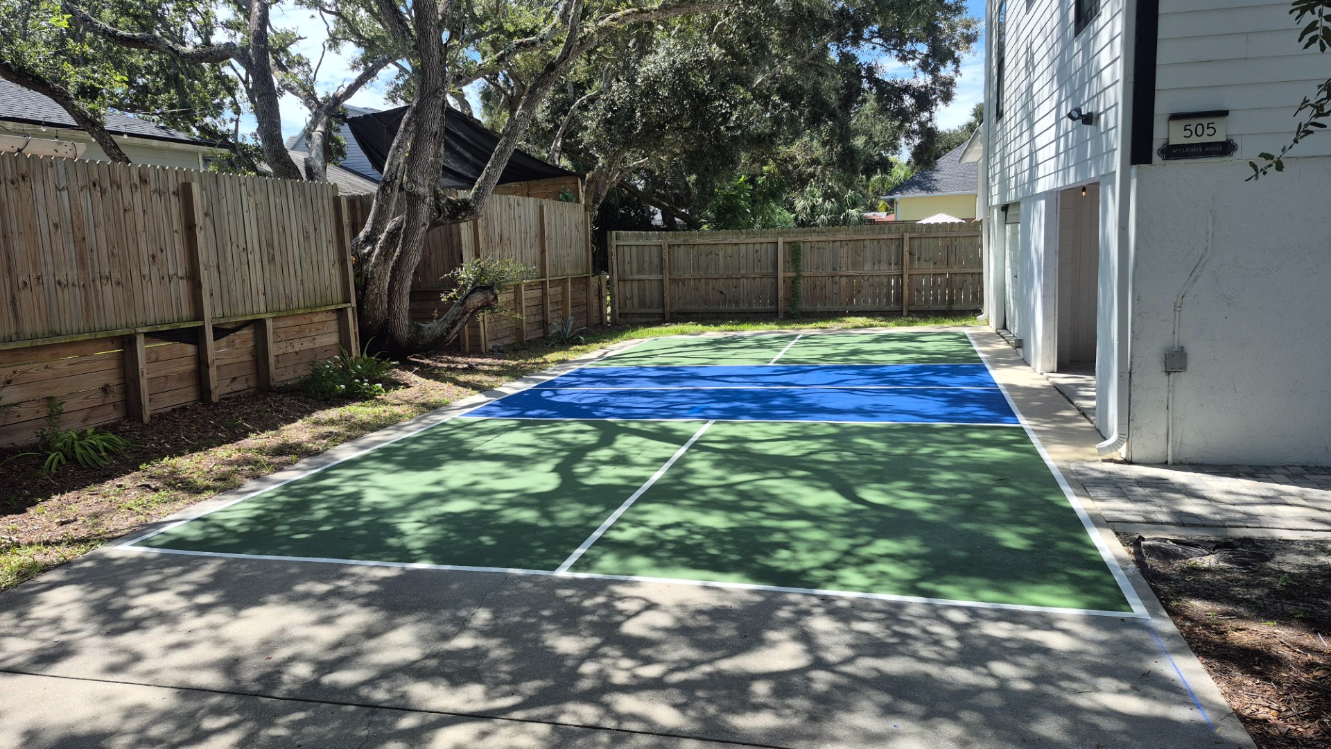 Start a family pickleball tournament beneath the shade of the oaks, where friendly rivalries, big laughs, and “remember when” moments become some of the best memories of your beach getaway.