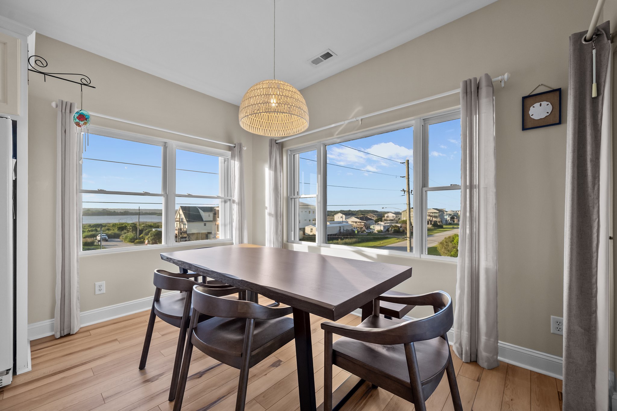 Dinner is served – enjoy delicious meals with style, comfort, and coastal vibes