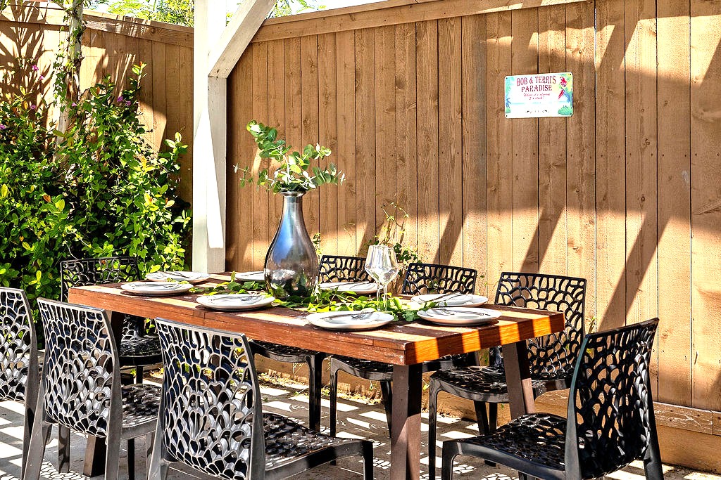Gather around the outdoor dining table for good food and great company. From casual breakfasts to grilled favorites, every bite tastes better in the open air.