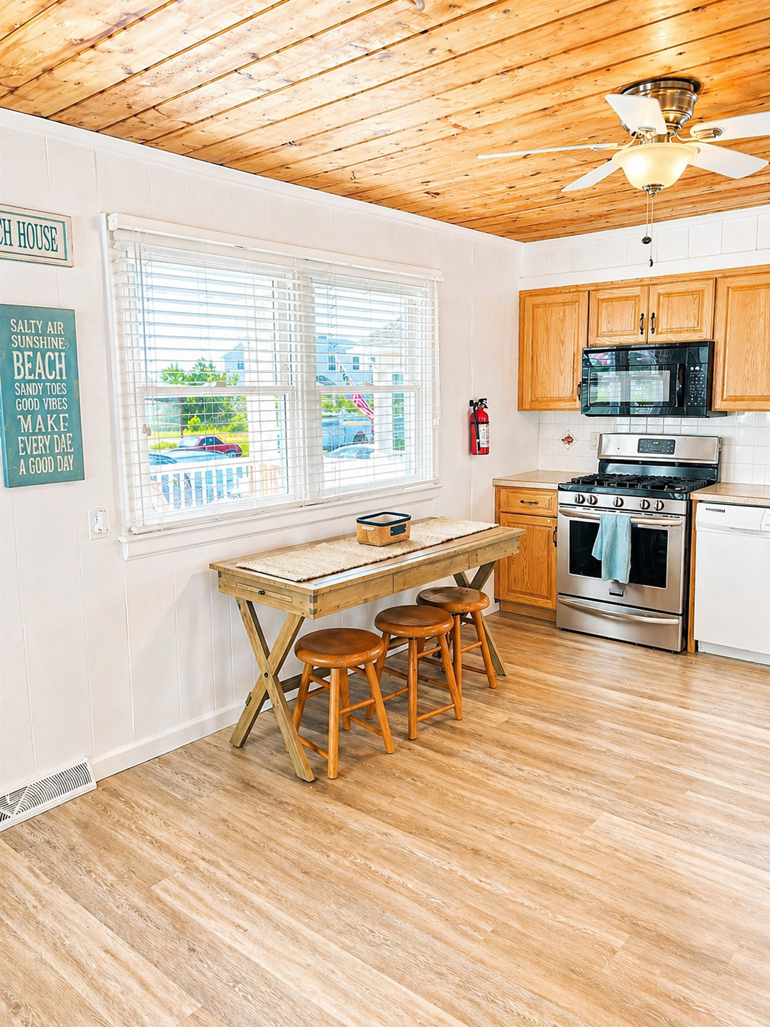 Spacious, fully equipped kitchen