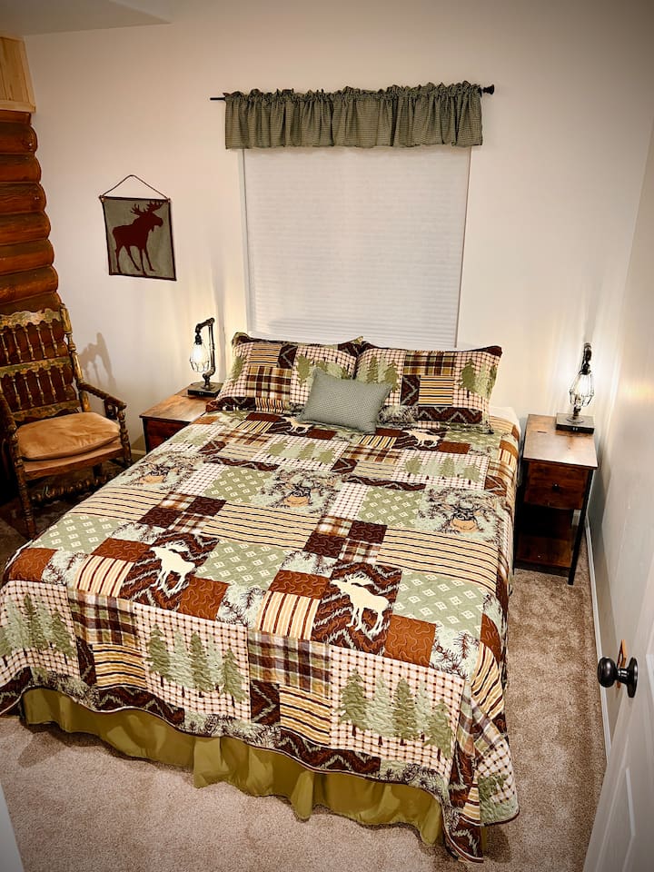 Moose Meadows sleeps 2 with a comfortable queen size bed.  It is on the 2nd floor.