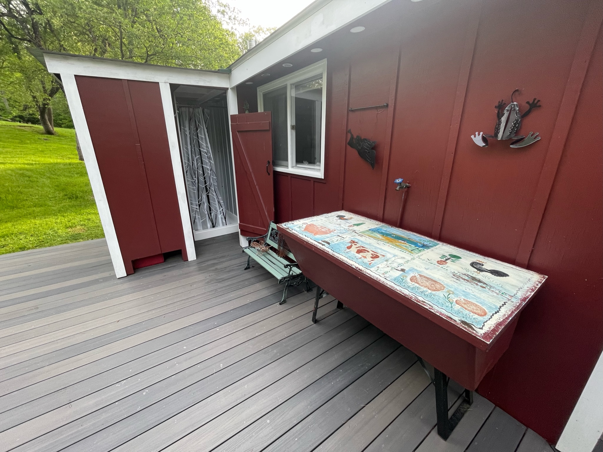 Twin Pines Slow down, enjoy the fresh air w/ friends & family shared between the 2 units
