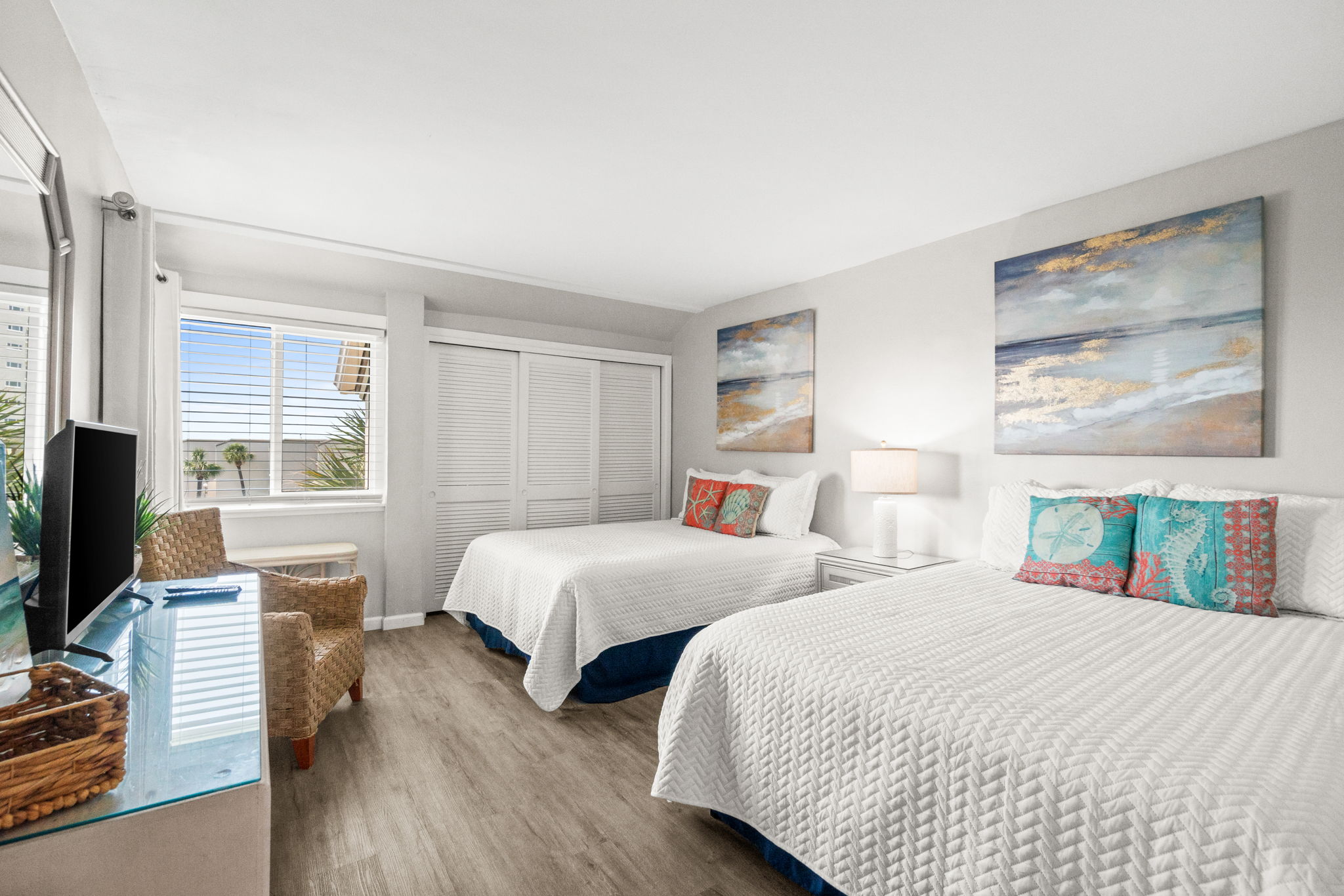 Bedroom with 2 Queen Beds