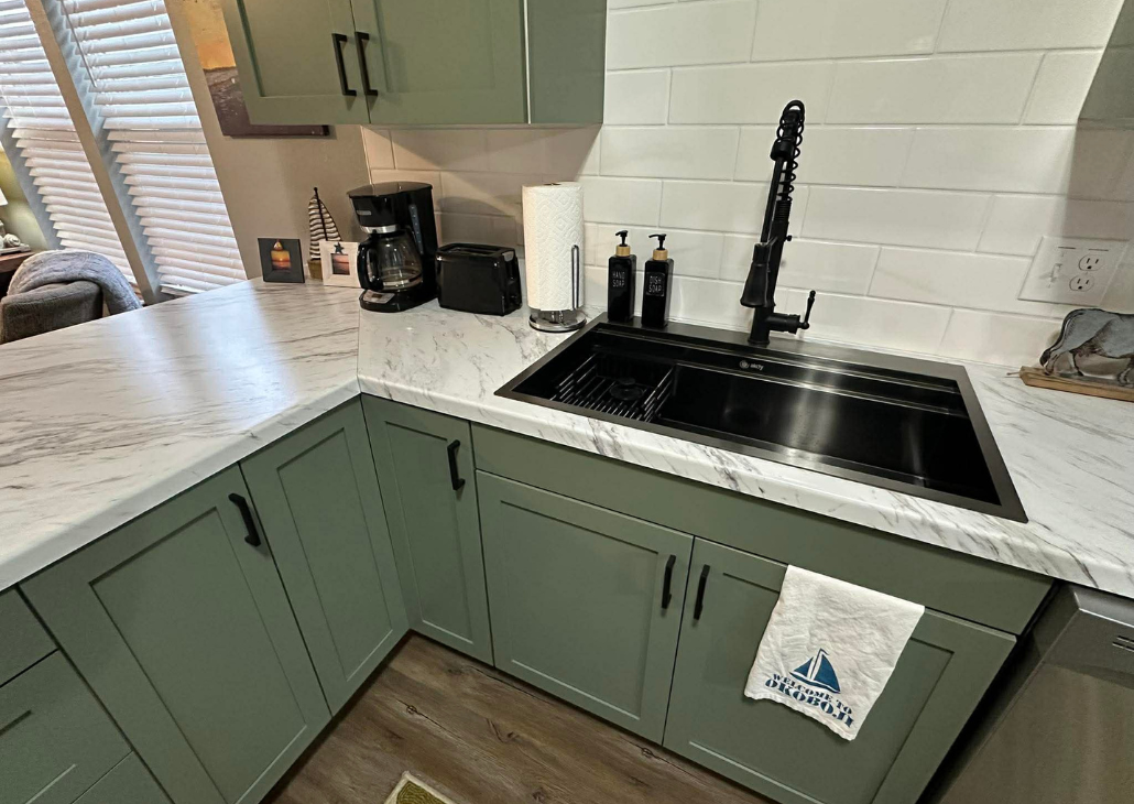 HOUSE WITH WHITE PORCH: Can we stop and appreciate a nice sink when you see one. 
