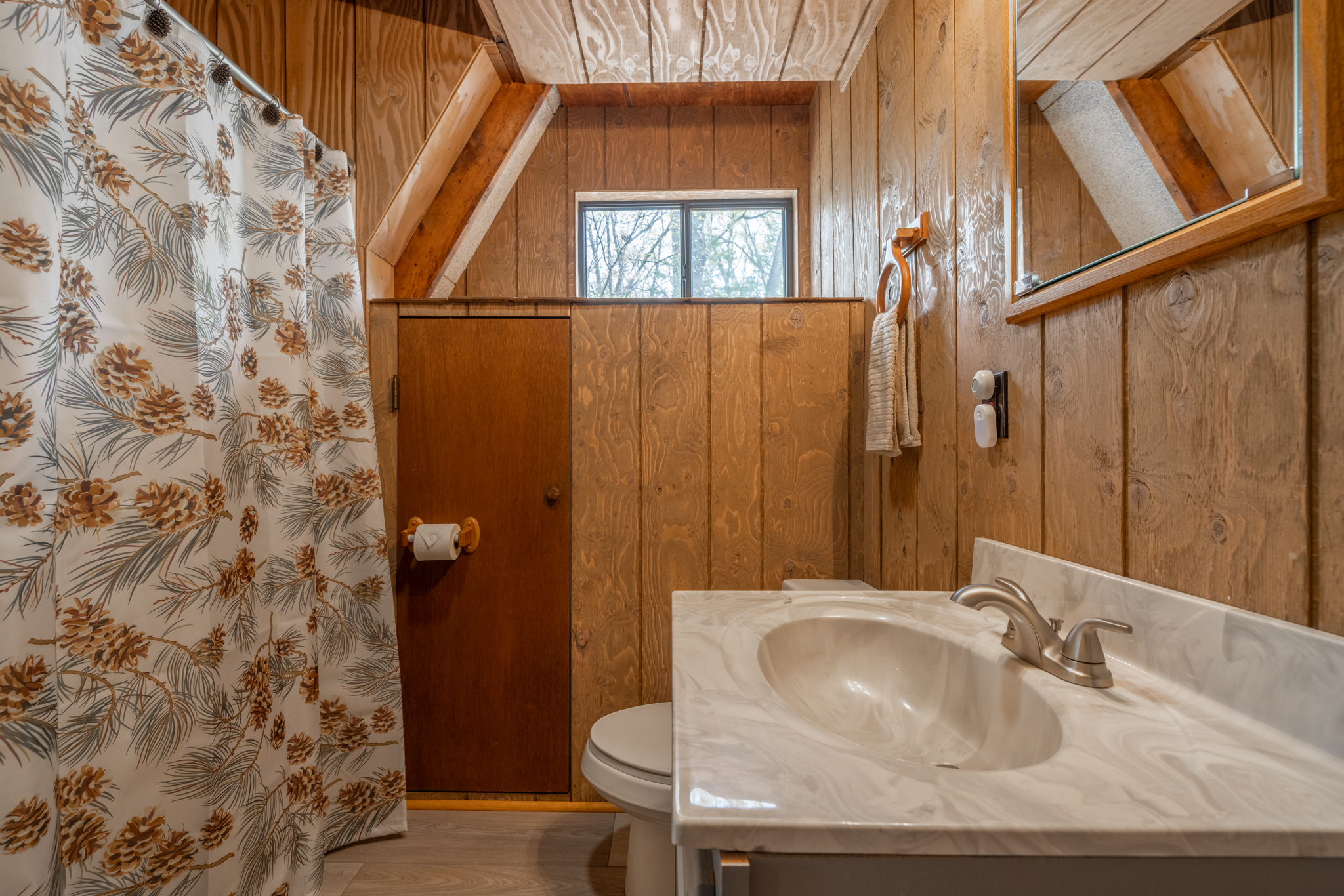 Main level bath