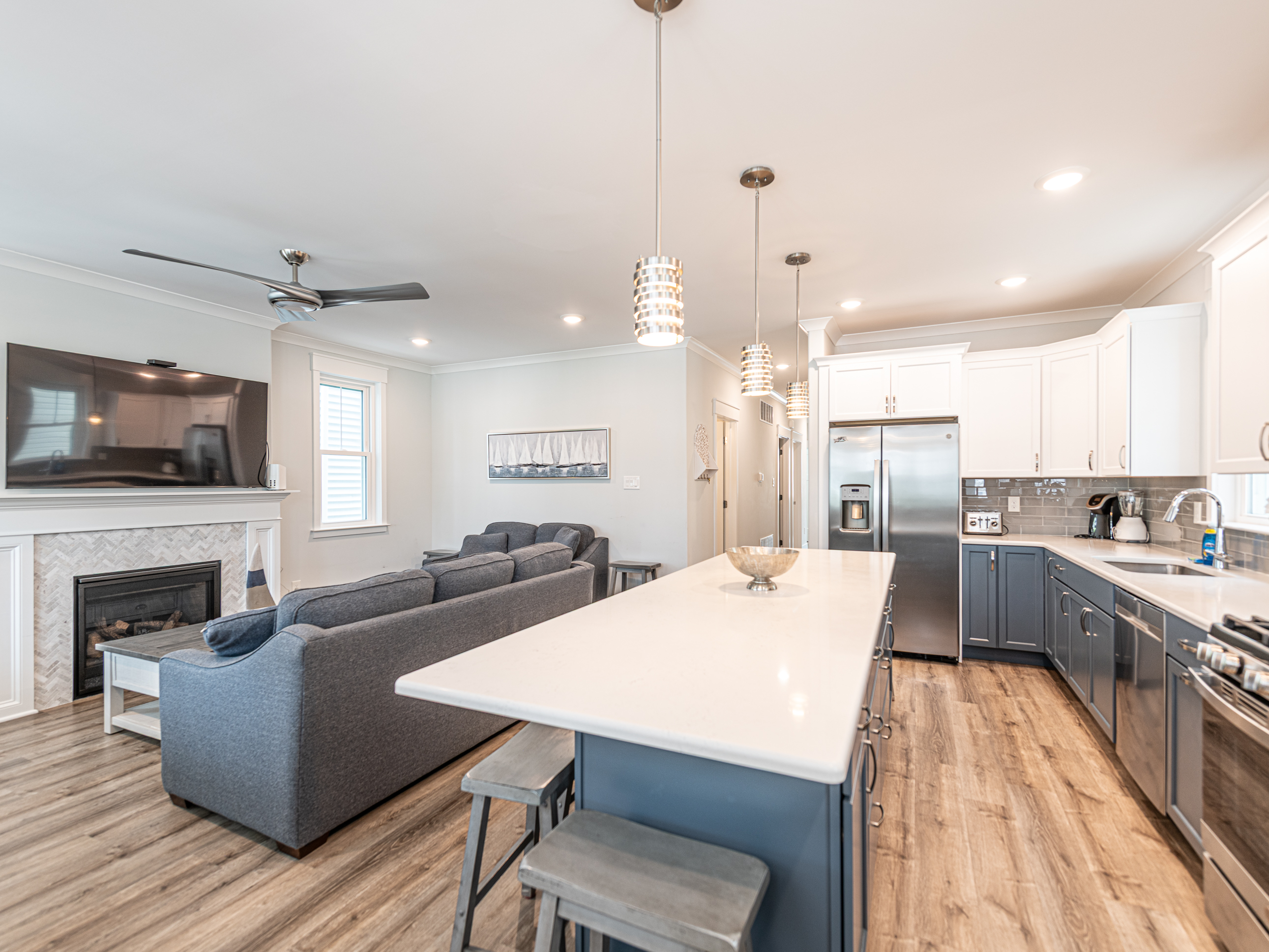 Living and kitchen view - awesome open floorpan