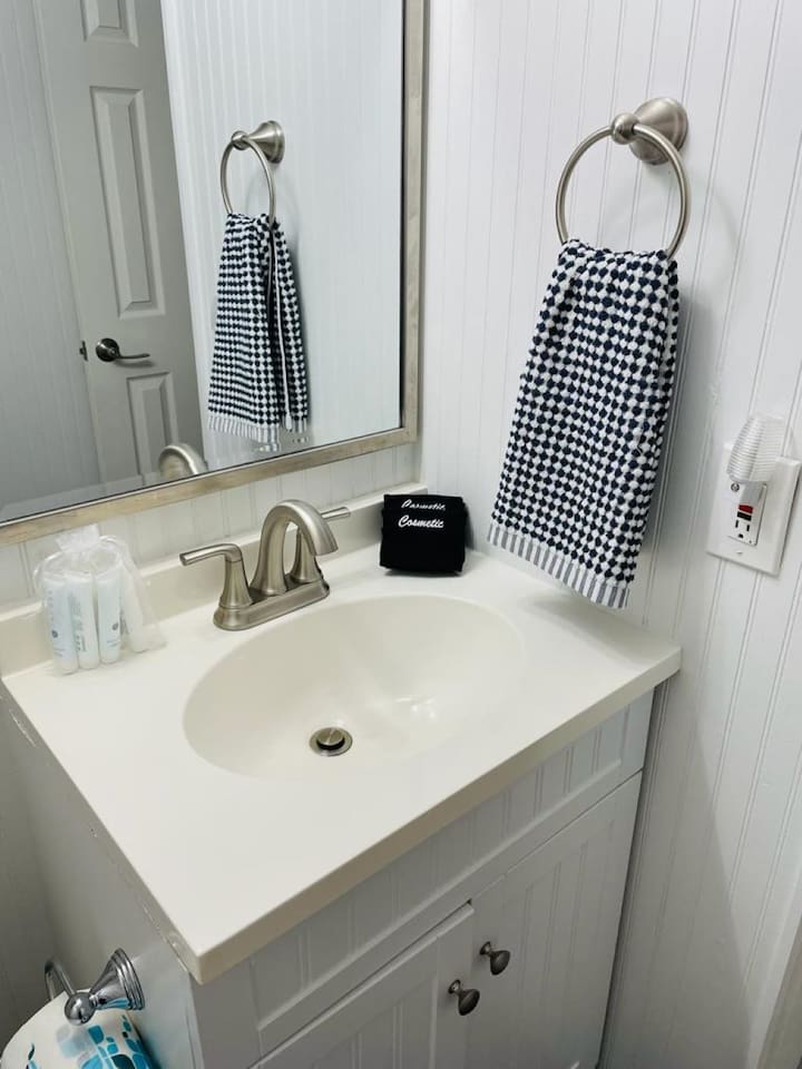 Bathroom vanity