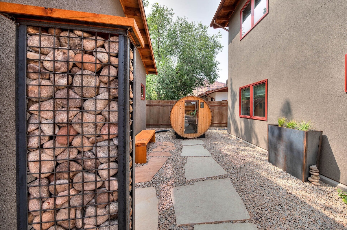 Shared common area and access to shared sauna