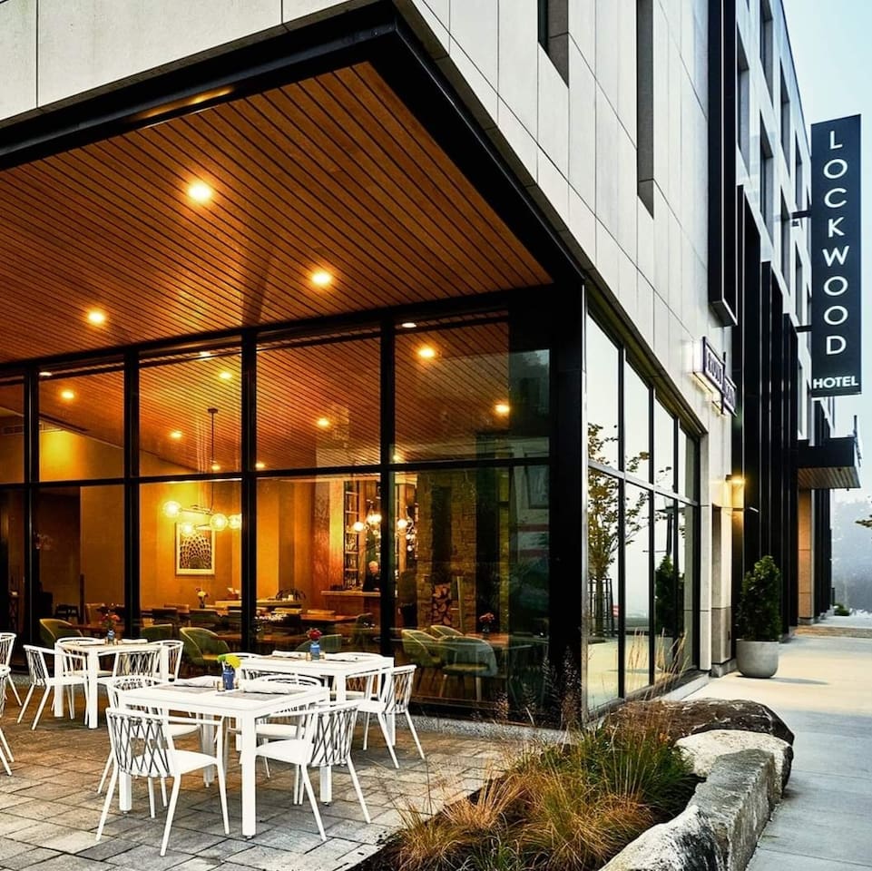 Dine at Lockwood