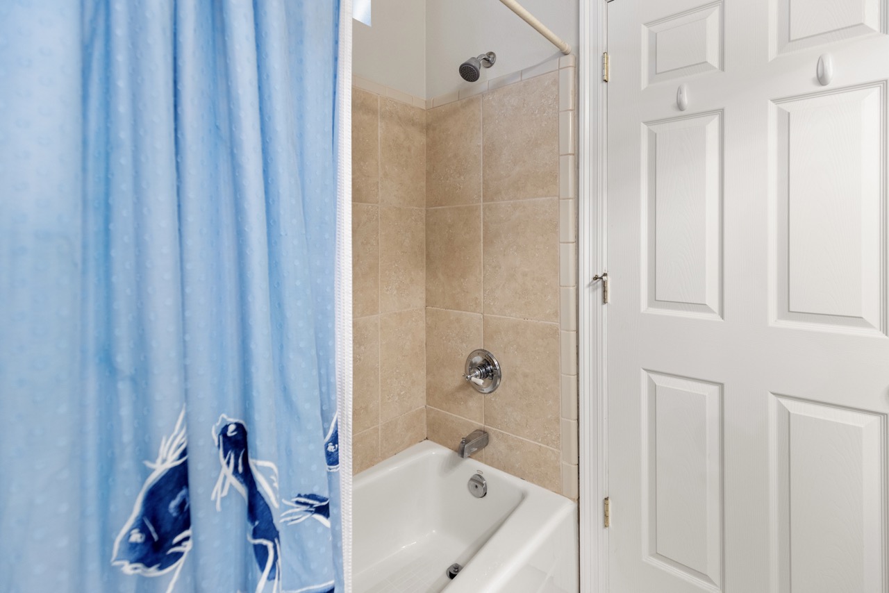 Jack and Jill Bathroom (1st Floor)