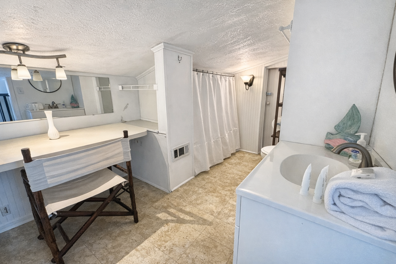 Full bath in loft
