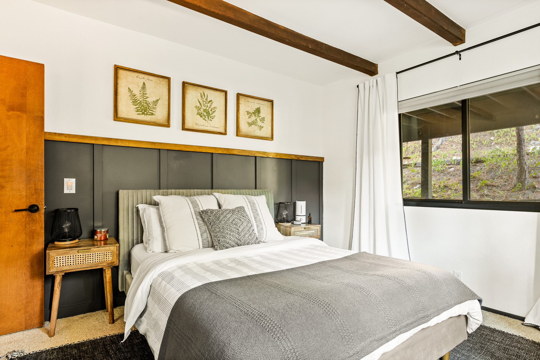 Bedroom 2: Located on the lower floor, this cozy bedroom boasts a queen-sized bed foam mattress and combines a modern ambiance with classic cabin charm.
