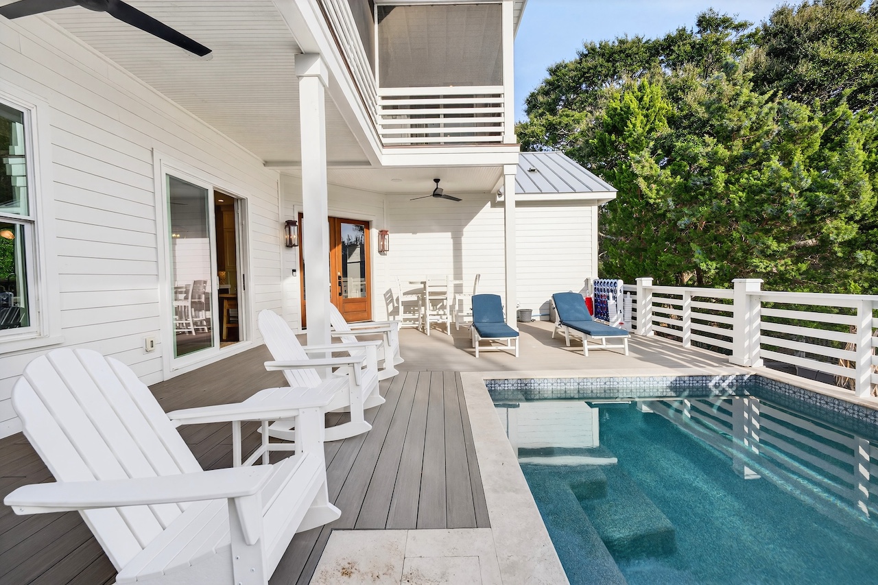 Pool Deck Seating  | Southern Grace | 6 23rd Ave.