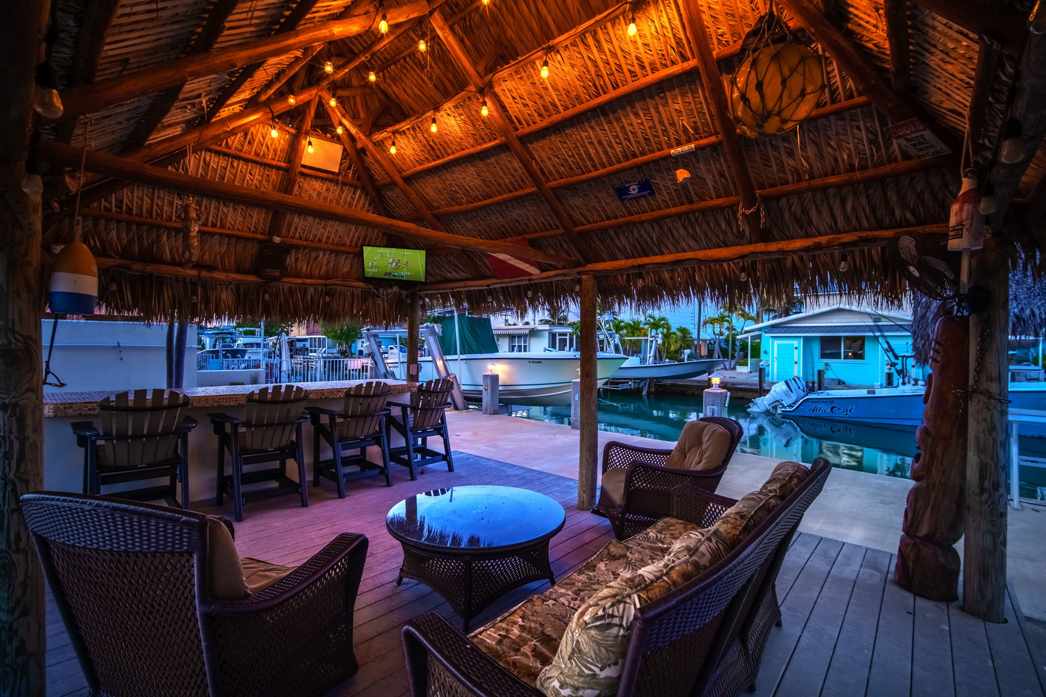 Hang out in the Tiki Bar Lounge in the evening.