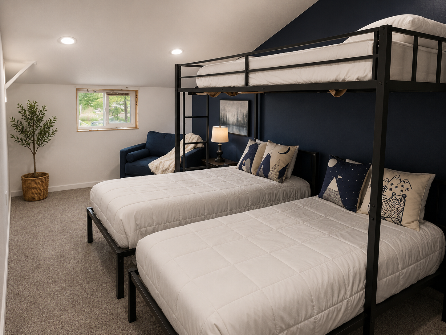 Triple bunk room