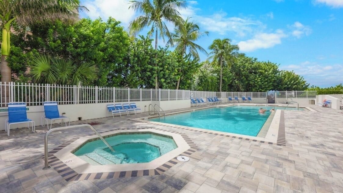 Outdoor heated pool & spa