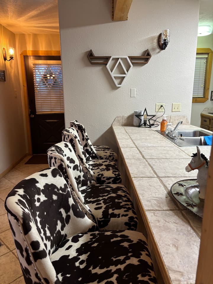 Island/Bar with 4 seats