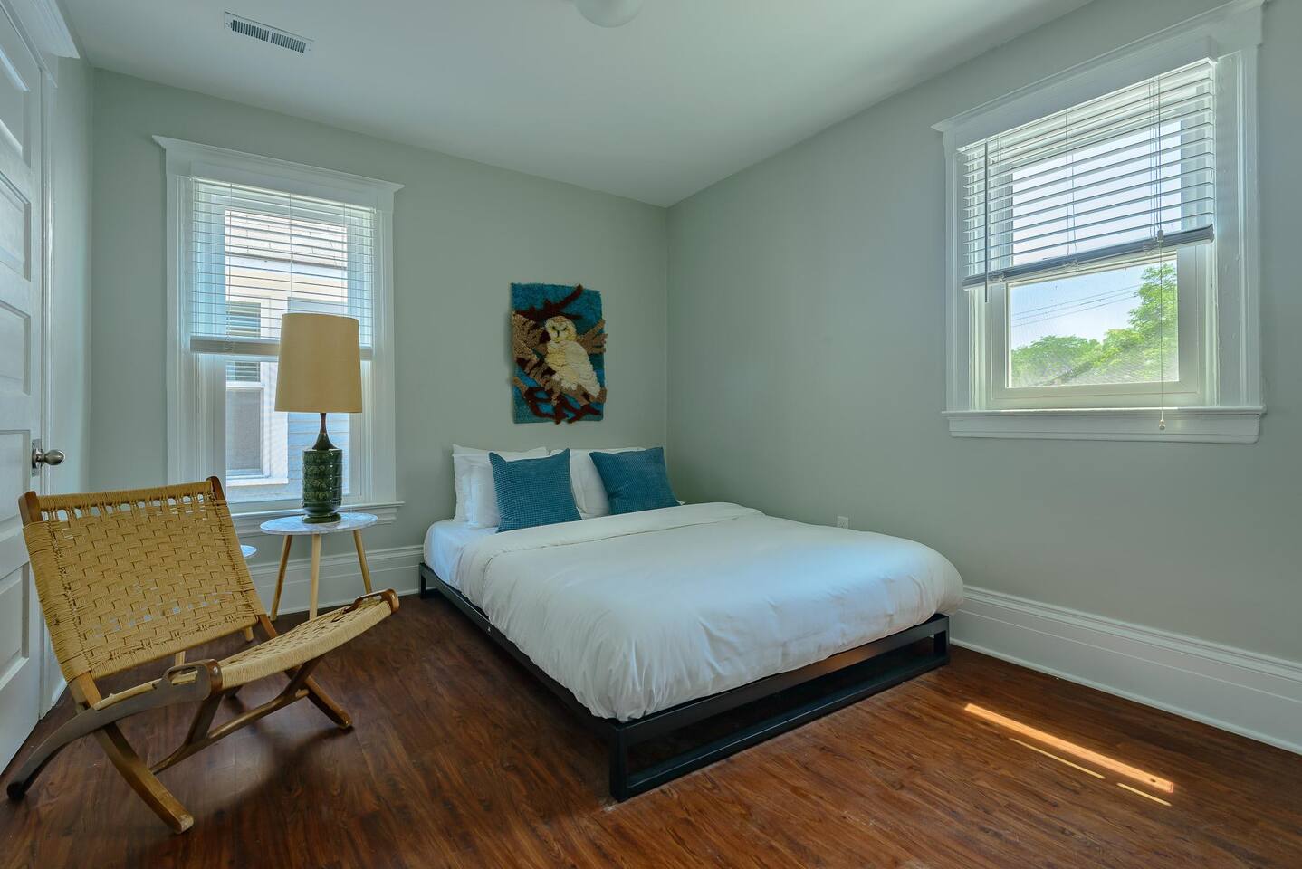 "This place was perfect for our stay—cozy and comfortable and clean, and in a great location." - Rachel, 5 Star Review