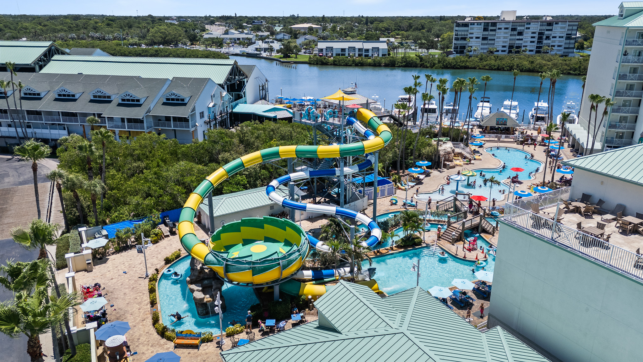 A 3 to 5 minute walk to the fabulous Indian Rocks Beach!