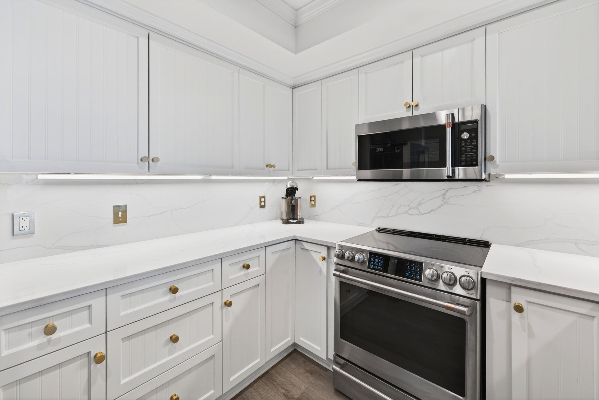 Kitchen | 1006 Ocean Blvd, Isle of Palms, SC | 102 Dunescape | IOP Escapes