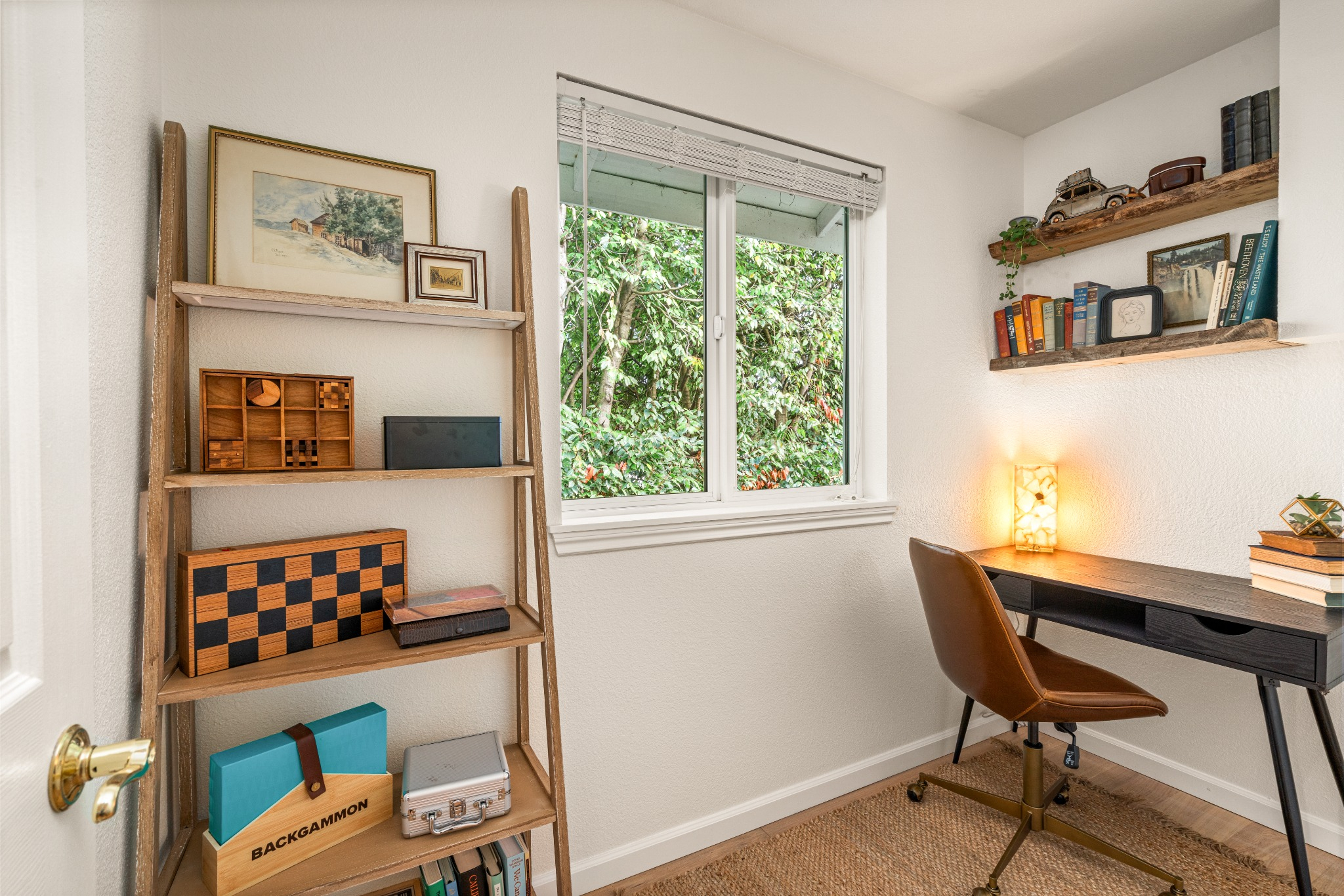 Private and quiet office with door and window! High speed WIFI for your everyday work or creative requirements.