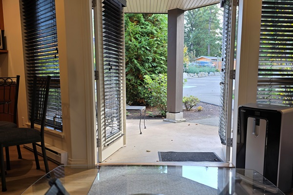 nit B Modern Kitchenette, Double Doors to Covered Patio. Natural Gas Fireplace.