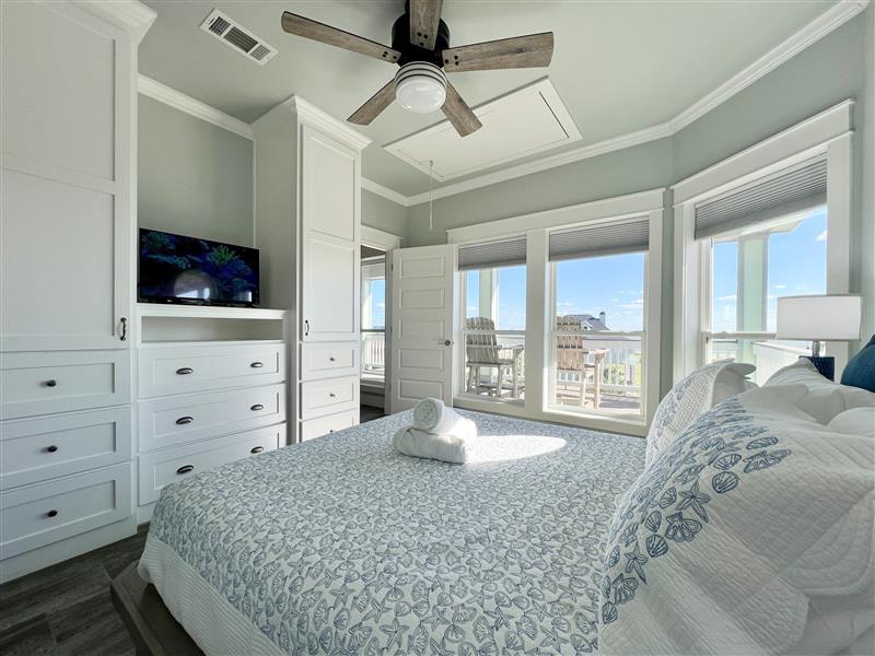 Crystal Paradise Bedroom 3: Luxurious second-floor queen bedroom with shared Jack and Jill ensuite, perfect for couples or guests.
