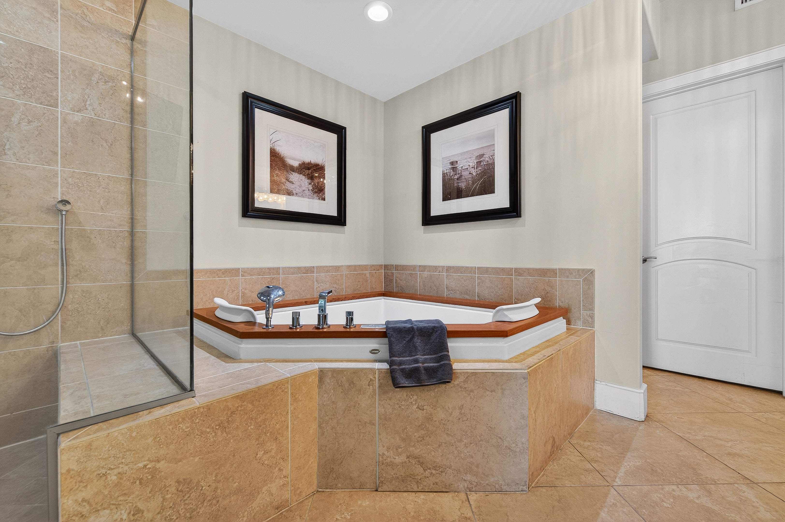 Master Bathroom, jacuzzi tub