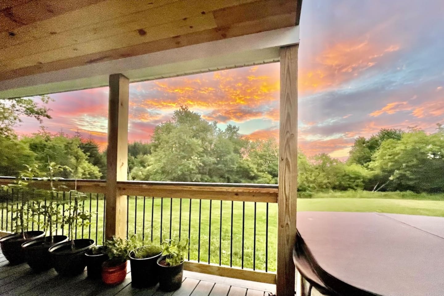 Spectacular sunrises can be seen from the hot tub if you're an early riser. Amazing star-gazing at night. 